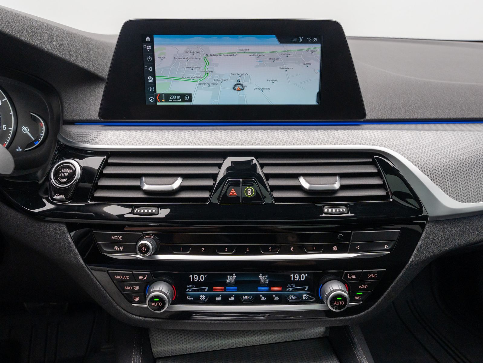 Fahrzeugabbildung BMW 520d M Sport HUD HiFi Panorama 20" Motorschaden!