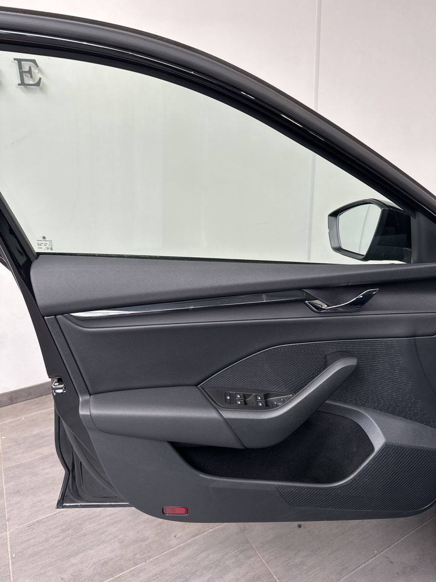 Fahrzeugabbildung SKODA Octavia 2.0 TDI DSG Ambition NAV+LED+VCOCK+LHZG