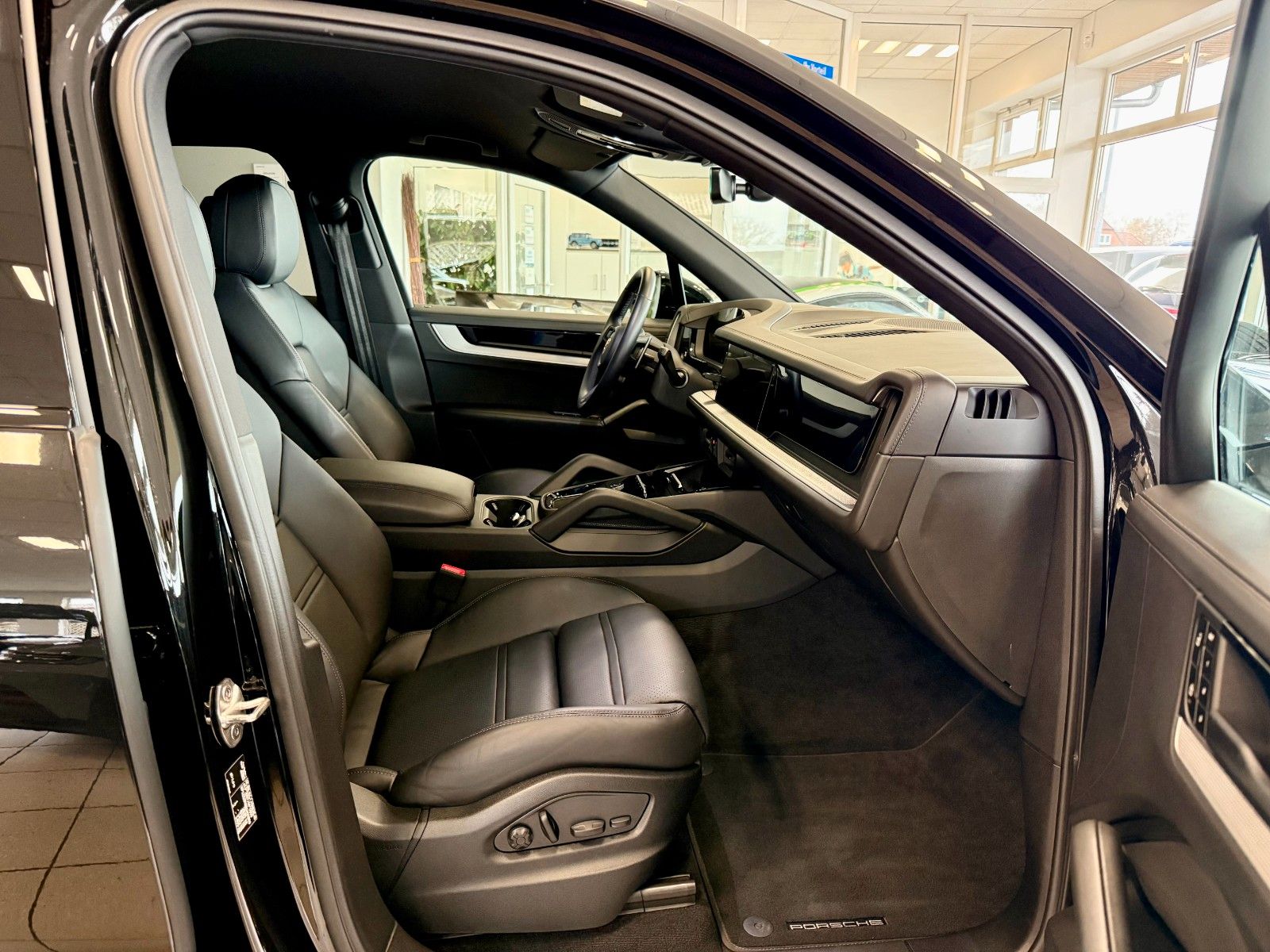 Porsche Cayenne SportDesign/Luftfederung/ACC/HUD/22Zoll foto 11