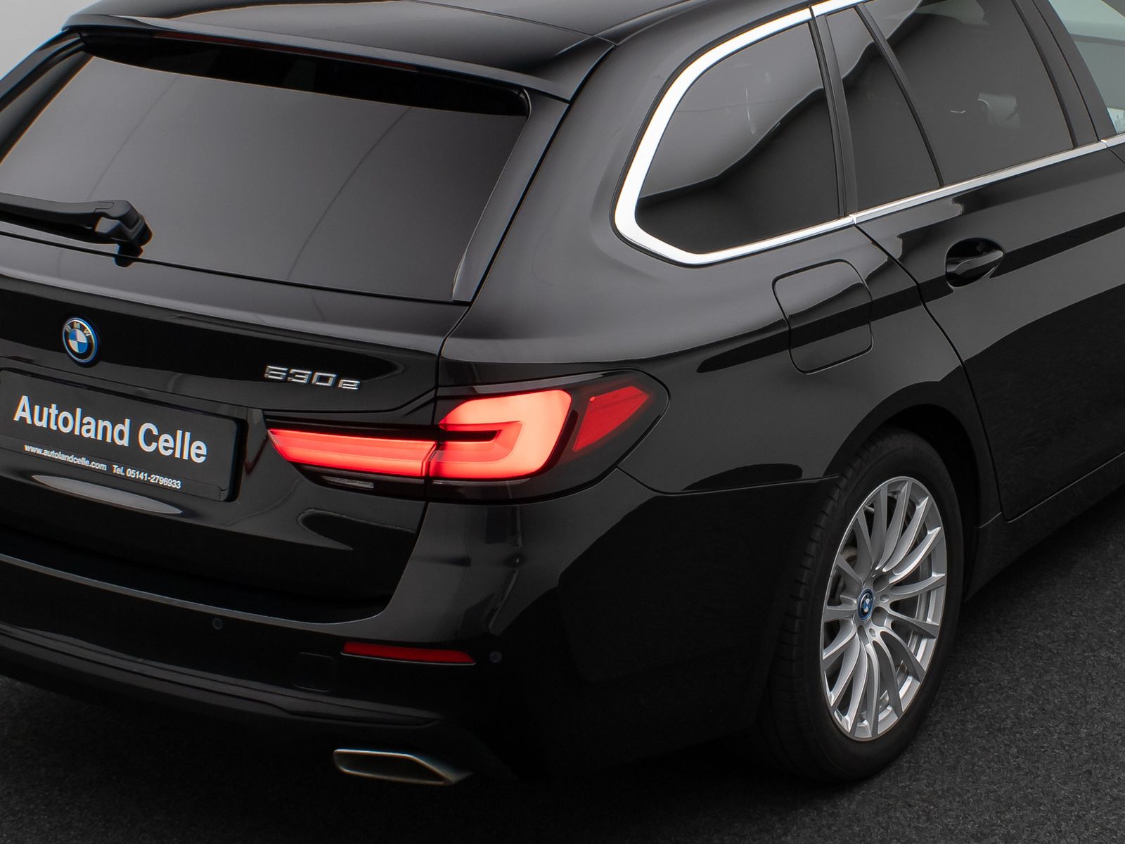 Fahrzeugabbildung BMW 530e xD HUD DAB CockPitPro PDC Komfort Alarm LED