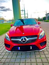 Mercedes-Benz GLE 350 d 4MATIC -AMG PAKET - Mercedes-Benz GLE 350 mit Diesel-Antrieb: Rot