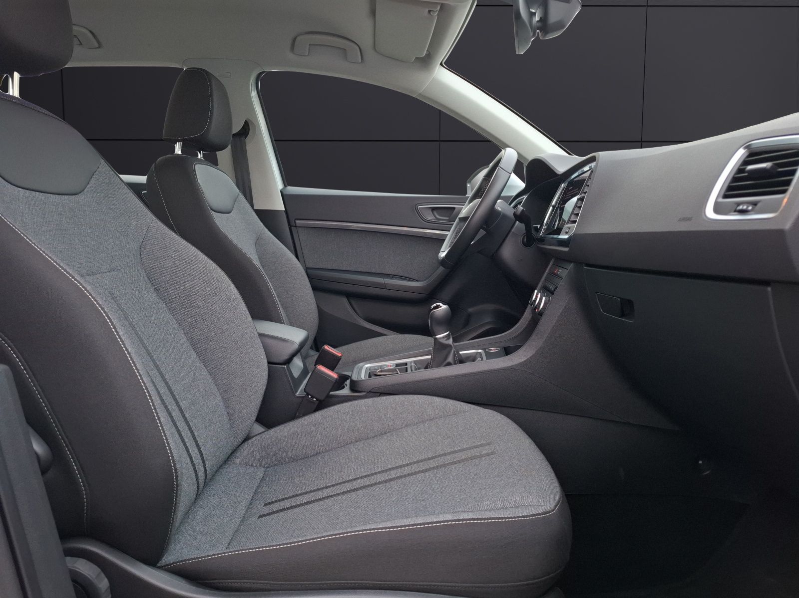 Fahrzeugabbildung SEAT Ateca TSI Style LED AHK Navi GRA PDC SH LM