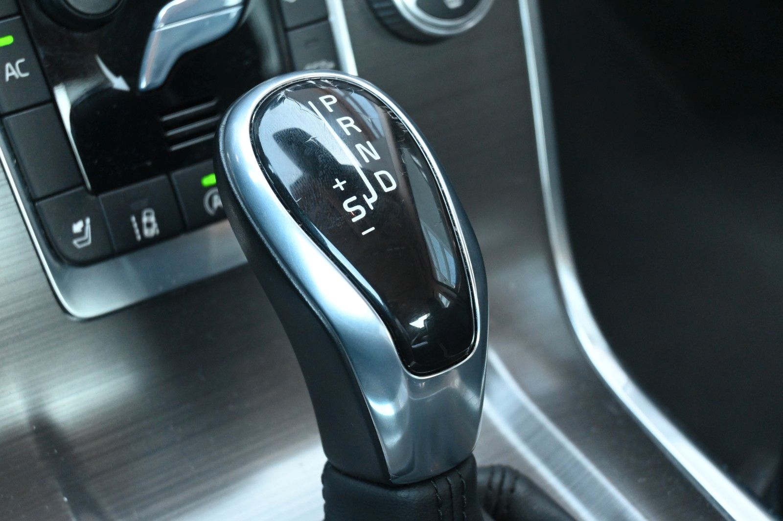 Fahrzeugabbildung Volvo S80 D4 Mom*AT*ACC*NAV*SITHZ*PANO*XEN*Top