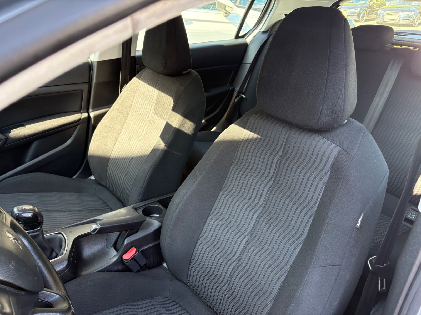 Fahrzeugabbildung Peugeot 308 Access