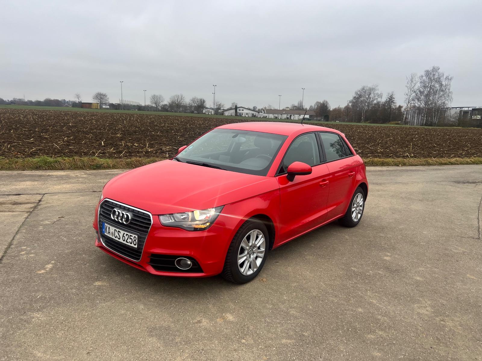 Audi A1 Sportback,Automatik,Navi. Sehr gute zustand.