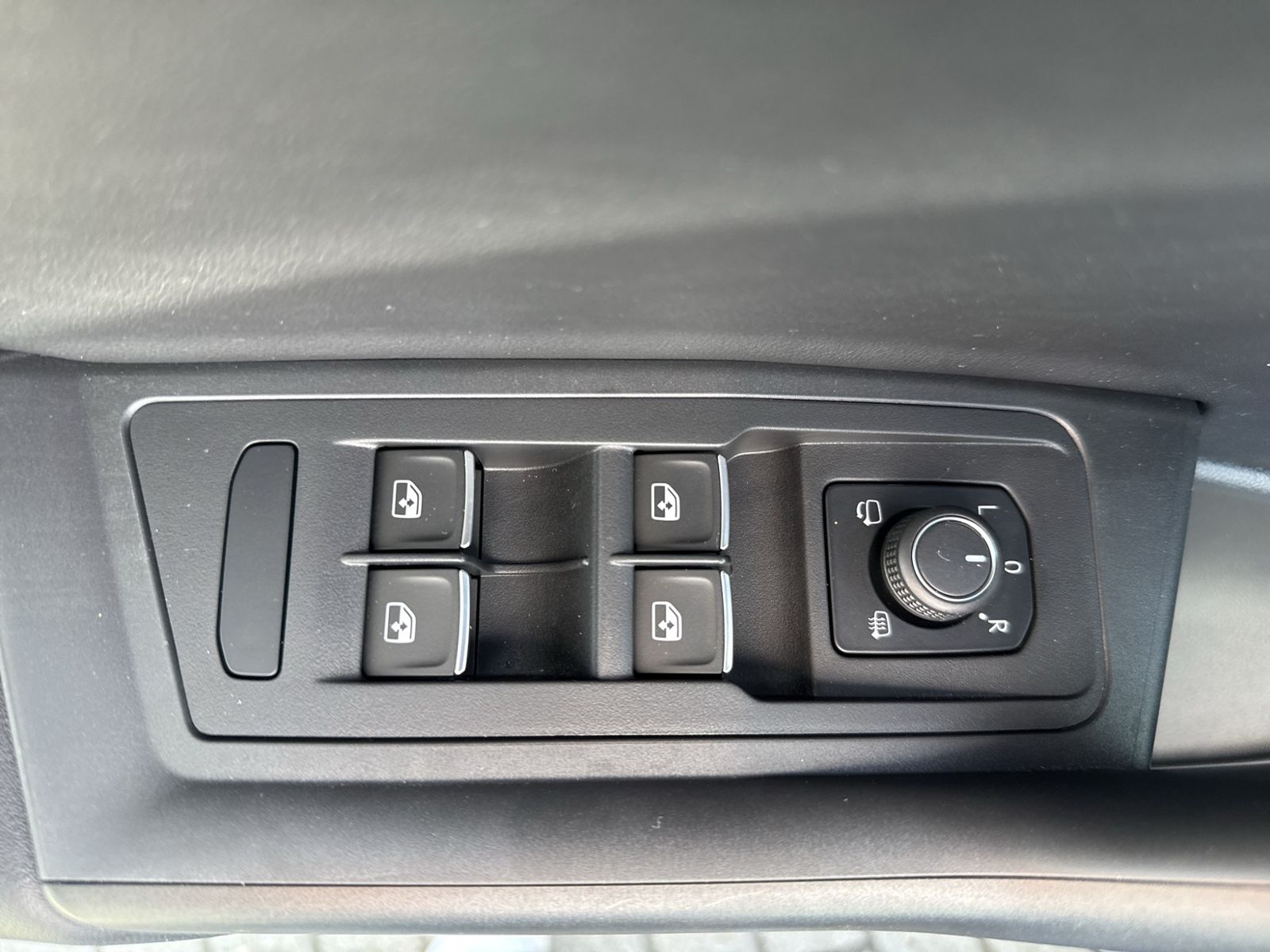 T-Roc Cabriolet 1.5 TSI R-Line, AHK, beats, DCC,