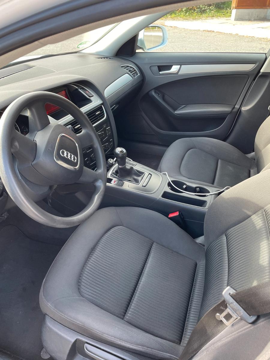 Audi A4 2010 — photo 7