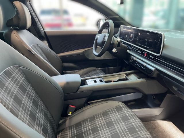 Fahrzeugabbildung Hyundai IONIQ 6 First Edition Elektro 4WD 77 Allrad HUD
