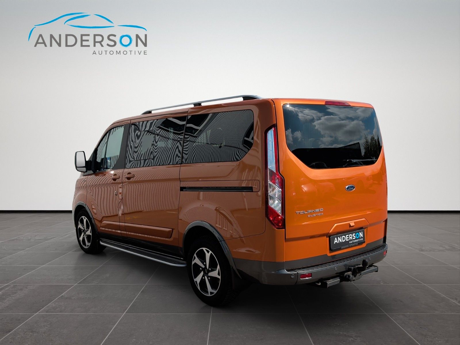 Fahrzeugabbildung Ford TOURNEO CUSTOM 320 L1 ACTIVE STHZ AHK KAM ASSIST