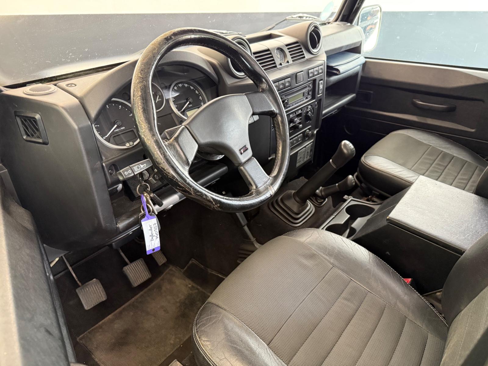 Land Rover Defender 110 SE 122ch - 1 ère main - 7 Places - Climatisation - Attelage