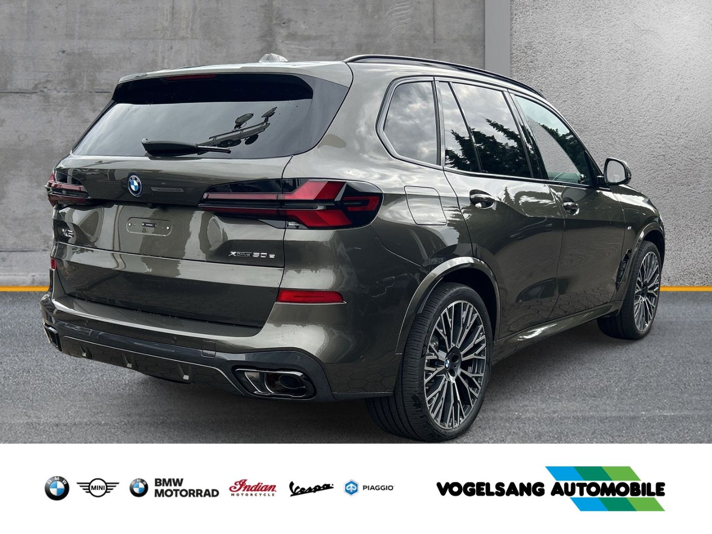 Fahrzeugabbildung BMW X5 50 e M Sport Sportpaket HUD Luftfederung AD N
