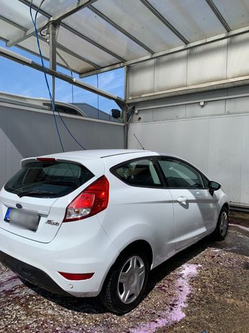 Ford Fiesta 1.5 | TÜV NEU | 8-Fach bereift...