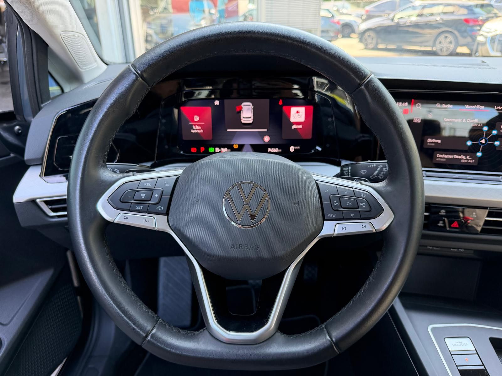 Fahrzeugabbildung Volkswagen Golf VIII 2.0d Life VIRTU+LED+NAVI+SHZ+ACC+PDC+