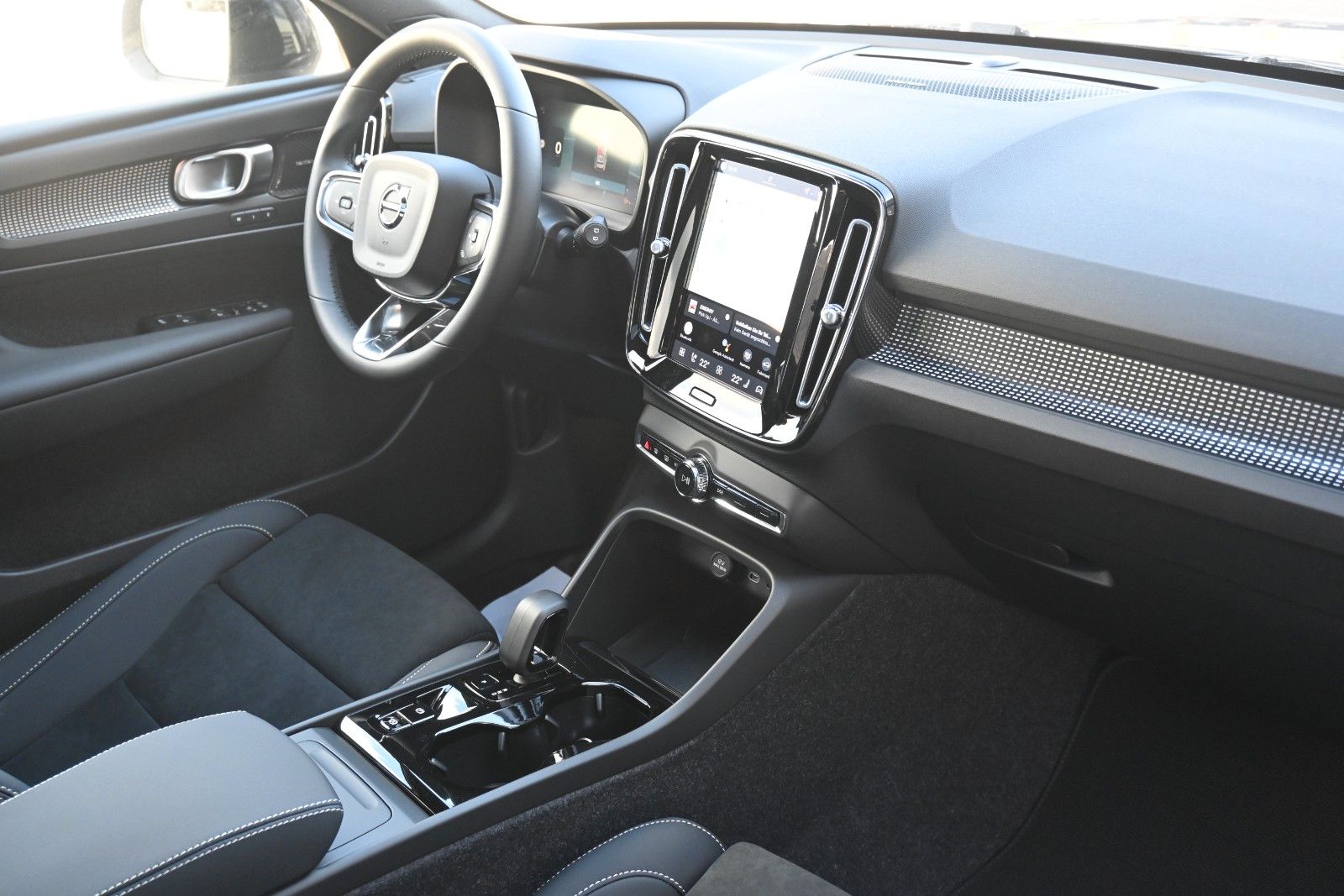 Fahrzeugabbildung Volvo XC40 B4 DKG Ultra Black Edition*360°*PANO*ACC