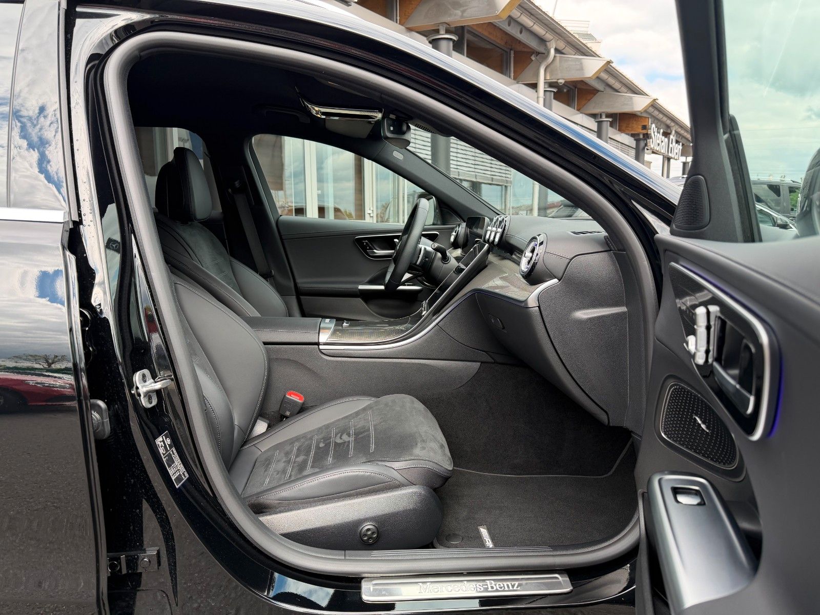 Fahrzeugabbildung Mercedes-Benz C 180 T AMG+AHK+Memory+Ambiente+TotW+