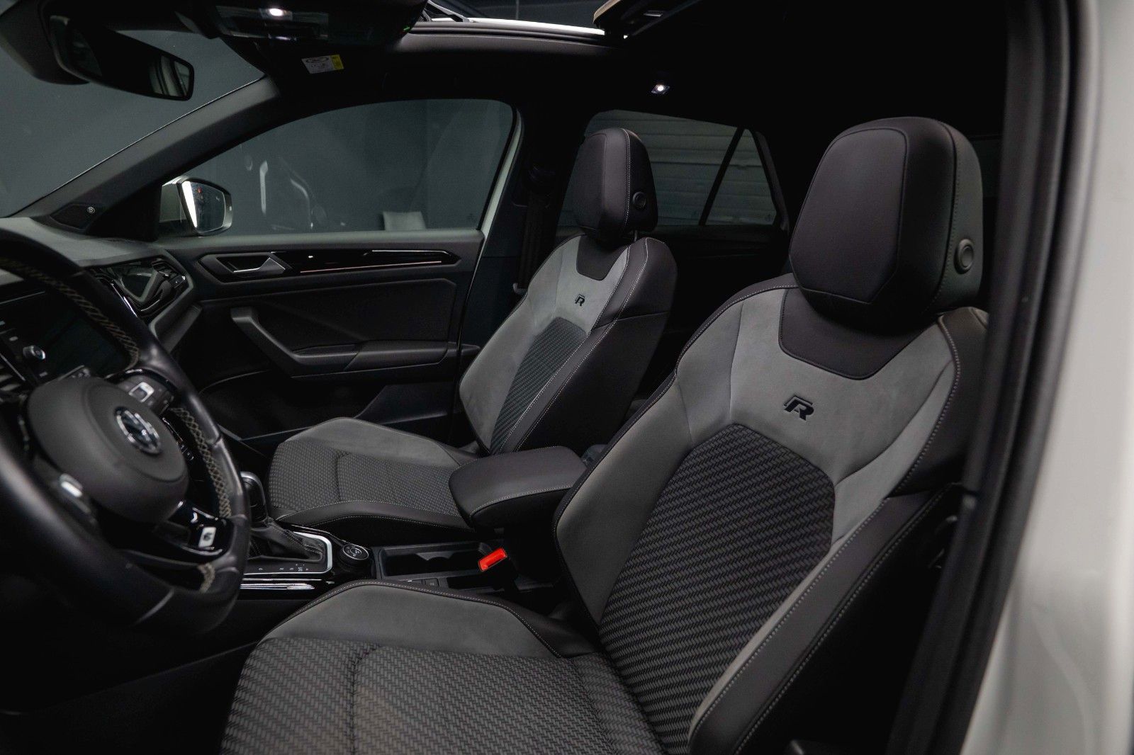 Fahrzeugabbildung Volkswagen T-Roc R 4Motion Performance *ACC*DCC*Pano*LED*