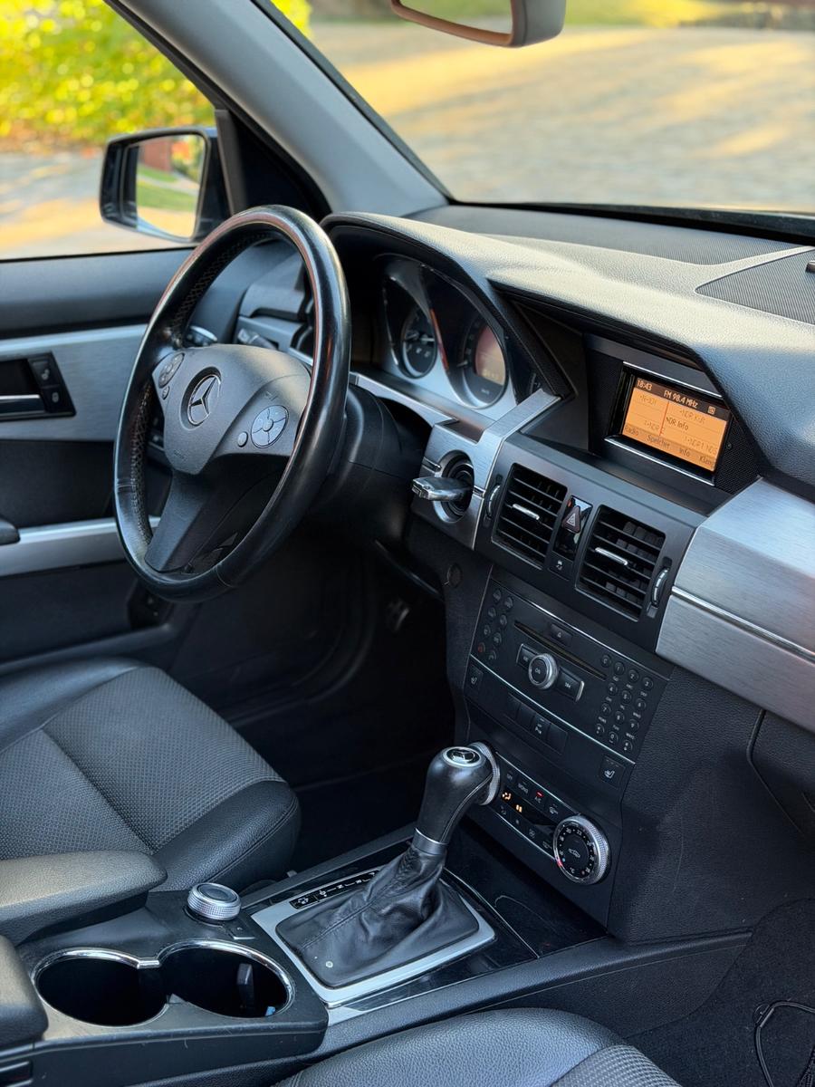 Mercedes-Benz GLK350 2010 — photo 12