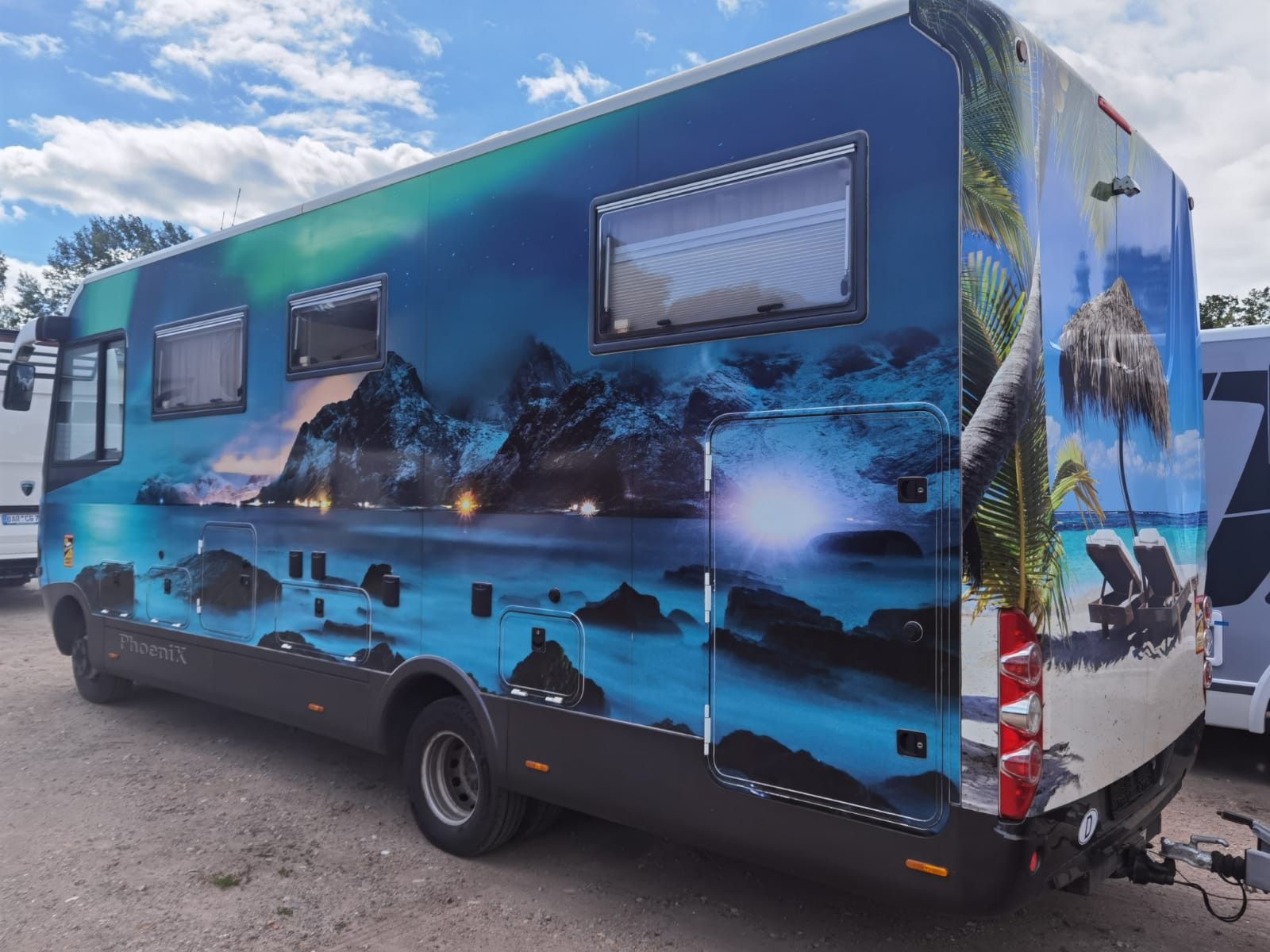 Fahrzeugabbildung Phoenix Maxi-Liner 8000 L