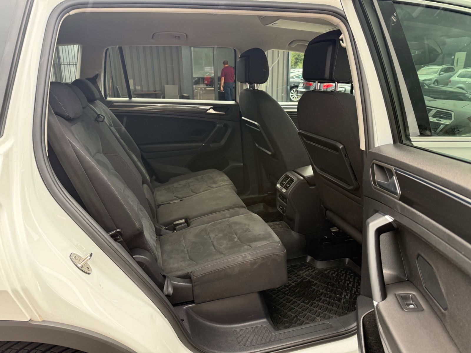 Tiguan Allspace Highline 4Motion*7-SITZER*NAVI*2