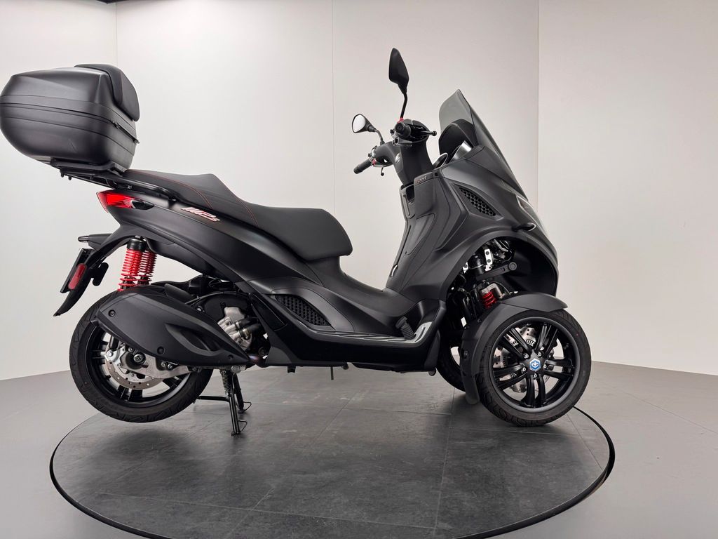 Fahrzeugabbildung Piaggio MP3 300 HPE *SERVICE NEU *TOPCASE