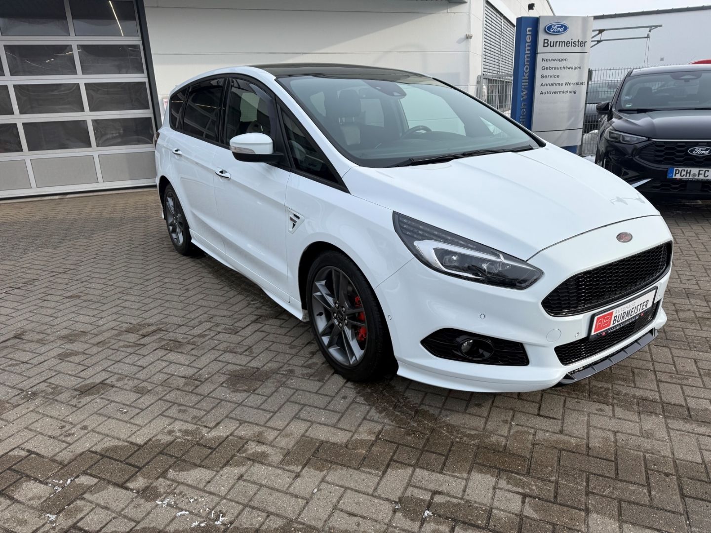 Fahrzeugabbildung Ford S-Max ST-Line ACC LED TWA RFK Pano AHK Navi el.