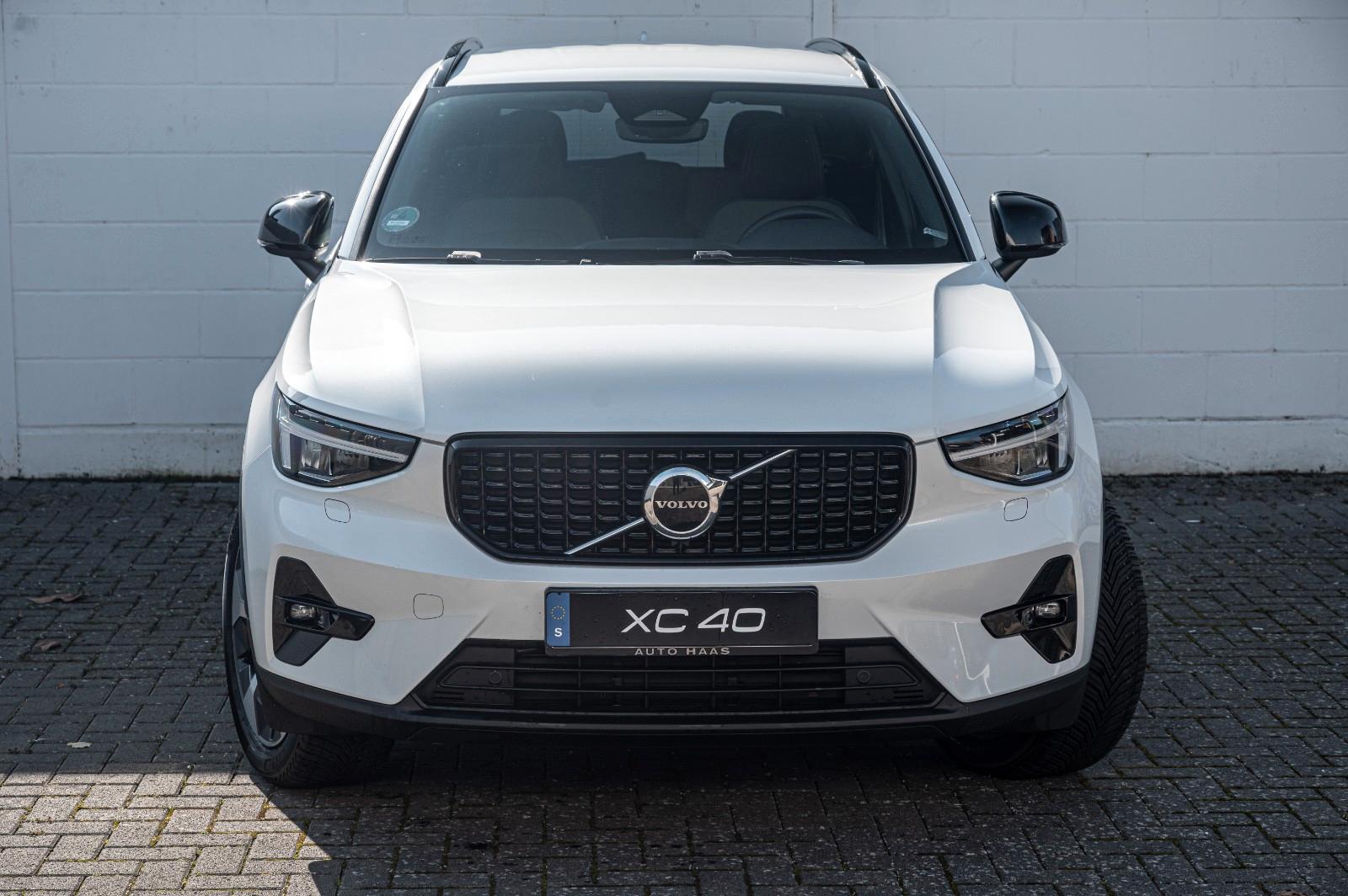 Volvo XC40 B4 Plus Dark