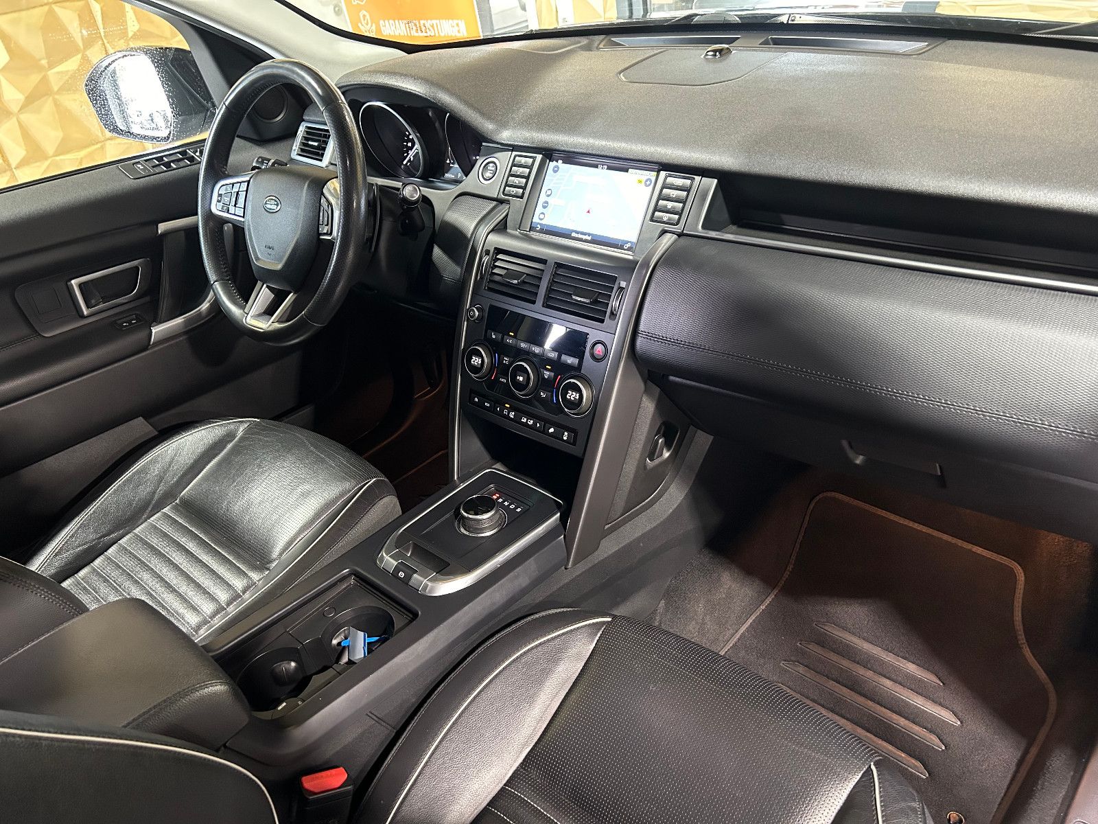 Fahrzeugabbildung Land Rover Discovery Sport SE AWD/KAMERA/NAVI/SHZ/PDC/