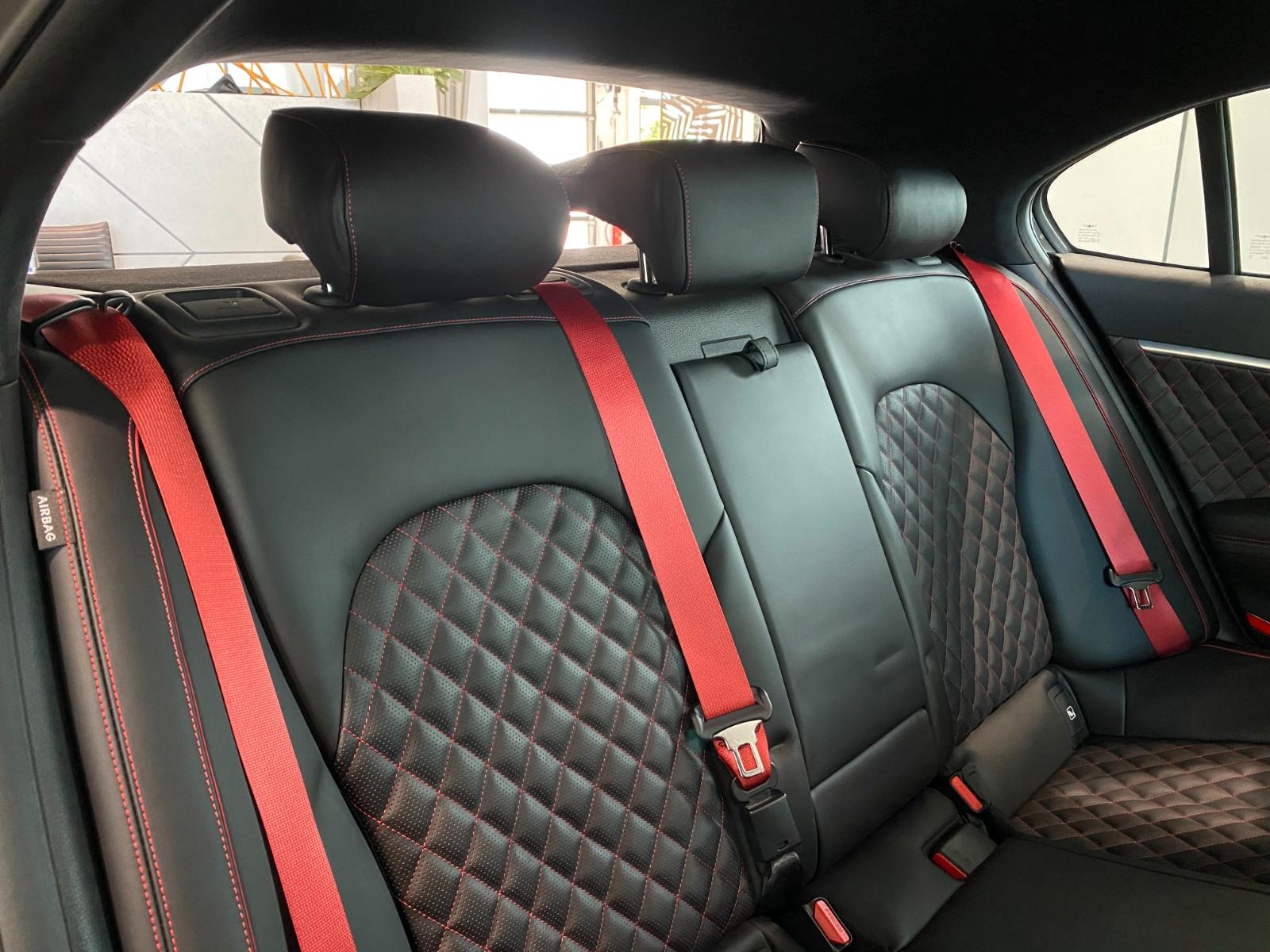 Genesis G70 Shooting Brake 2.0 T-GDI Sport 4WD Sbel HUD