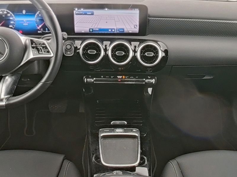 Fahrzeugabbildung Mercedes-Benz A 200 d Progressive Pano+Multibeam+Kamera+CarPla