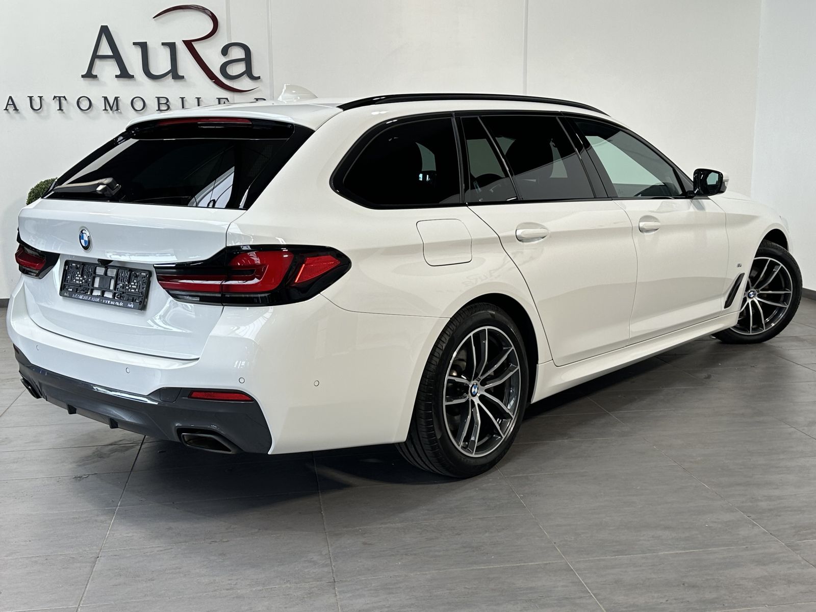 Fahrzeugabbildung BMW 520d Touring M-Sport NAV+LED+ACC+AHK+KAM+H&K+VC