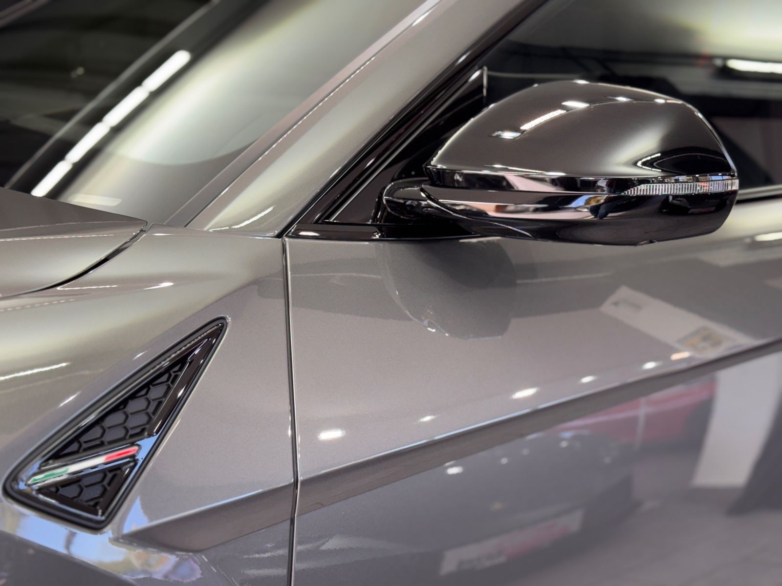 Fahrzeugabbildung Lamborghini URUS SE|BANG/OLUFSEN|PANO|MY25|BLANCO COC