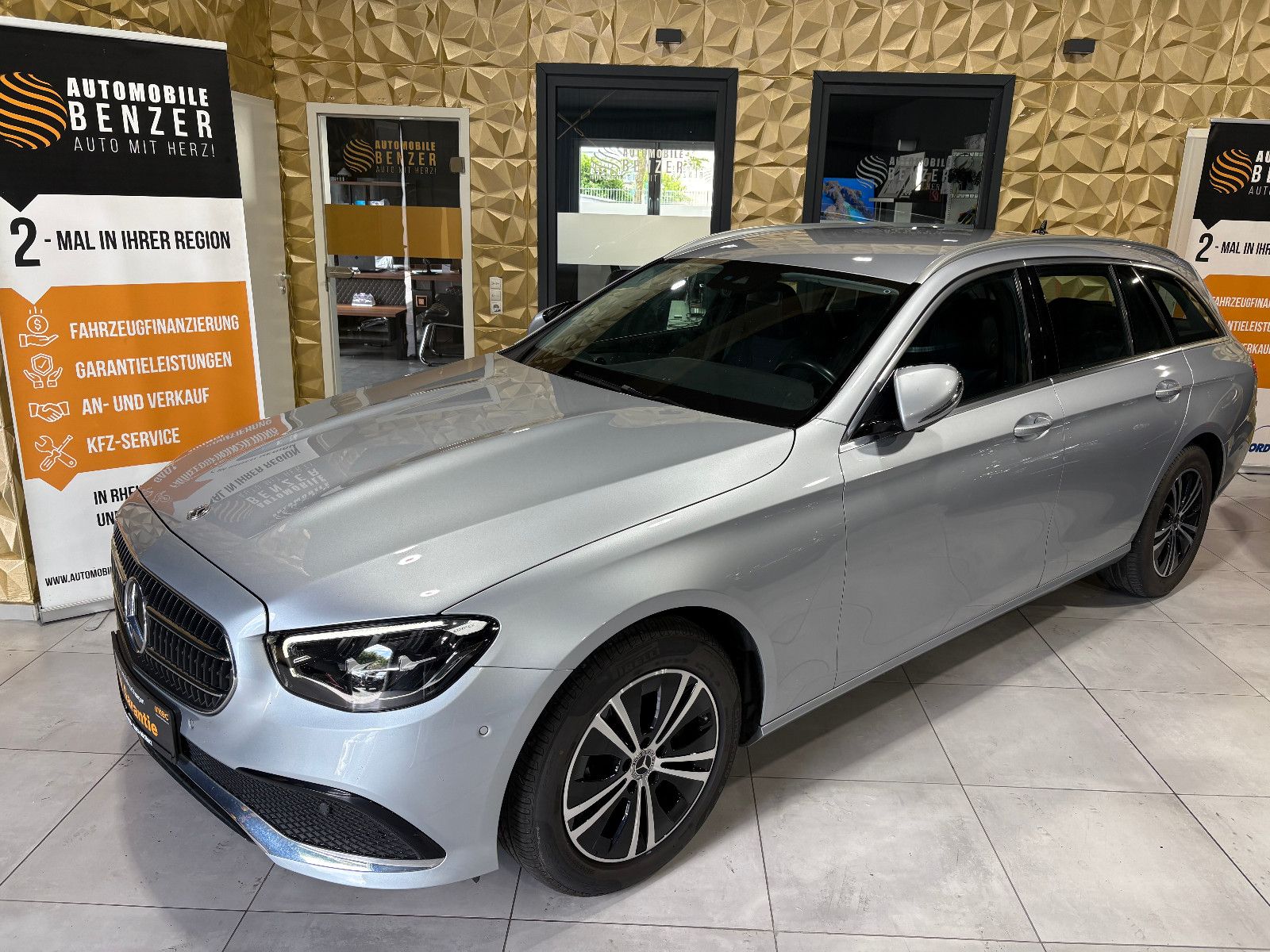 Fahrzeugabbildung Mercedes-Benz E 220 T-Modell d/NAVI/KAMERA/APPLE/AMBIENTE/ACC