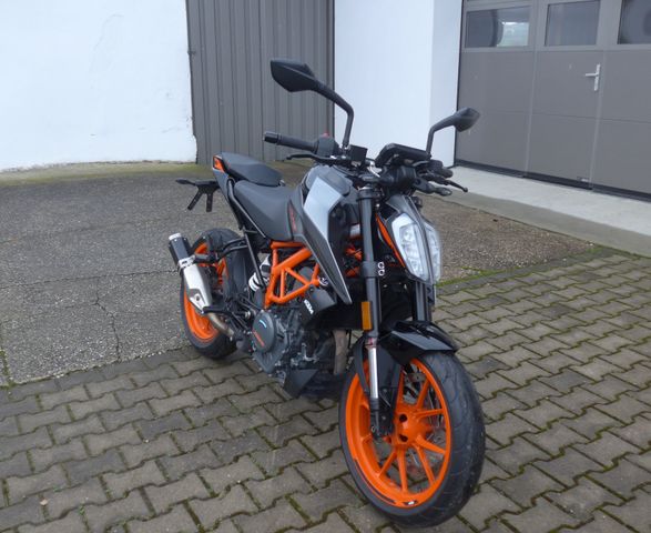 KTM 390 Duke ABS, Service+Reifen+Kette neu