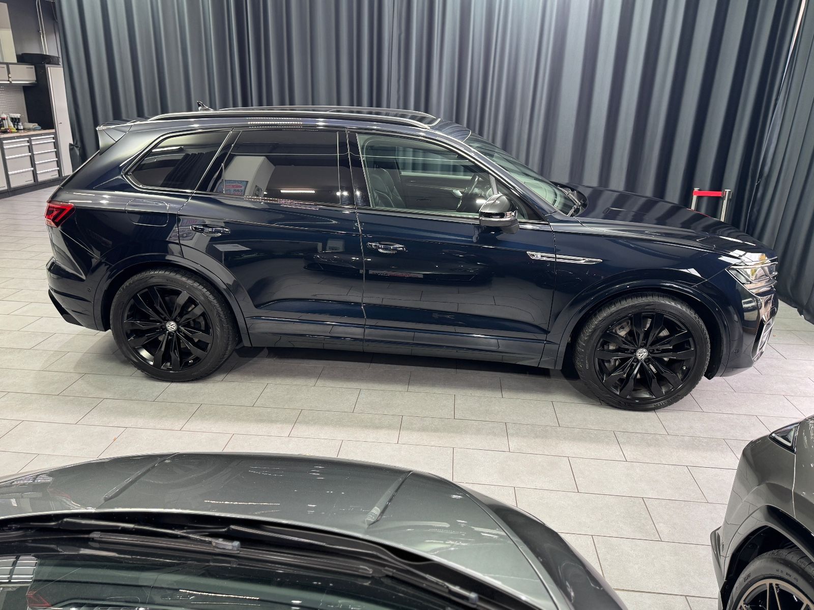 Fahrzeugabbildung Volkswagen Touareg 4.0 TDI V8 Atmosphere 4Motion|R-LINE|AHK