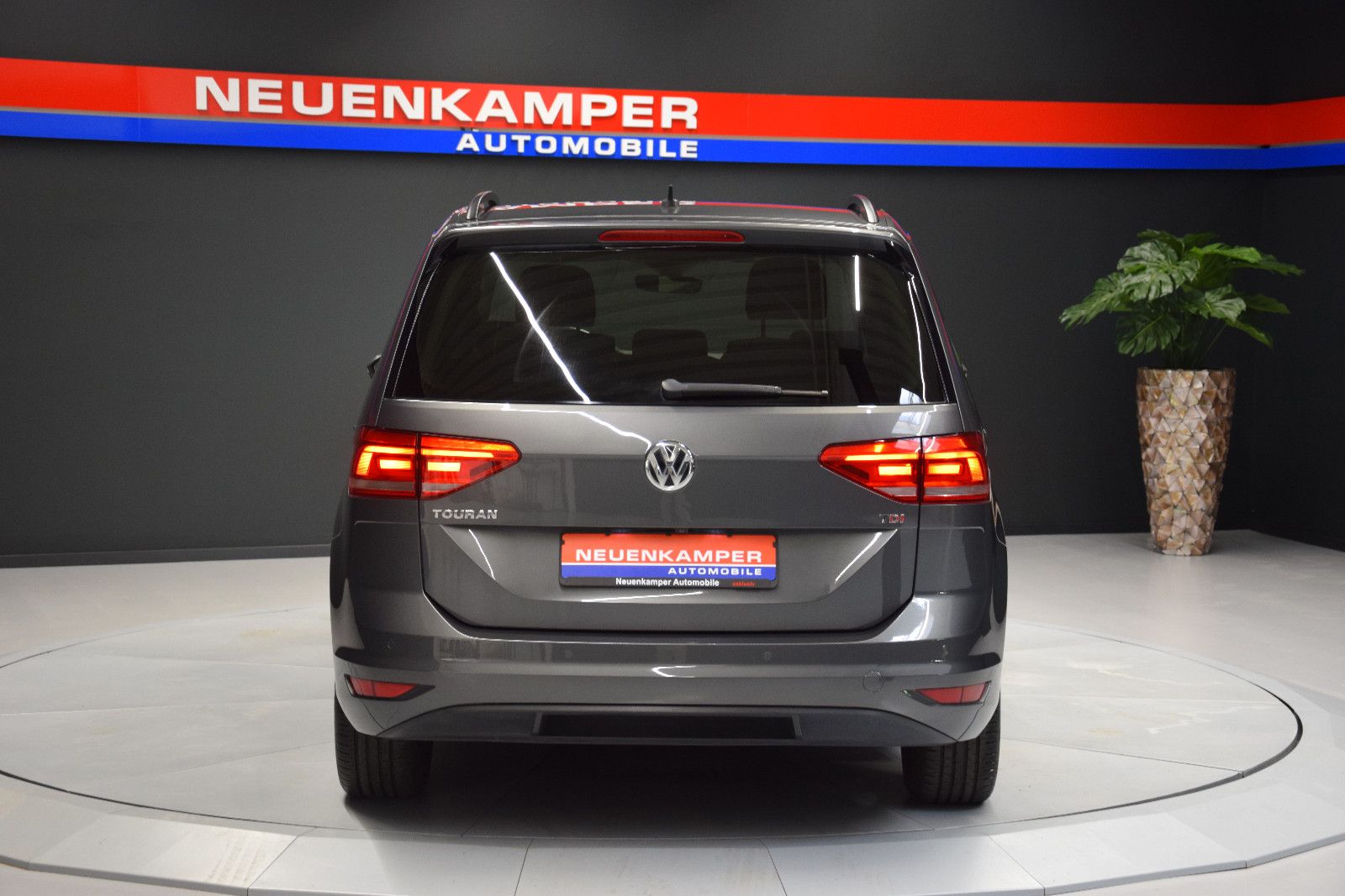 Fahrzeugabbildung Volkswagen Touran Comfortline 7-Sitzer Massage LED Kamera