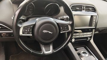 Jaguar F-Pace - 6