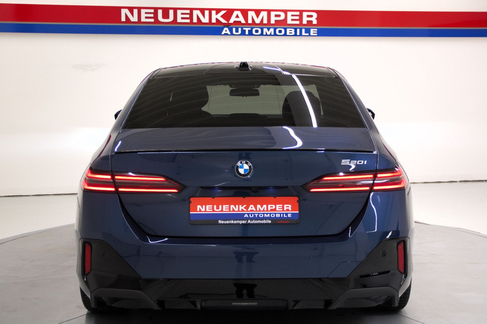 Fahrzeugabbildung BMW 520i M Sport Limo Pano Sitzlüft Standhz. h/k ACC