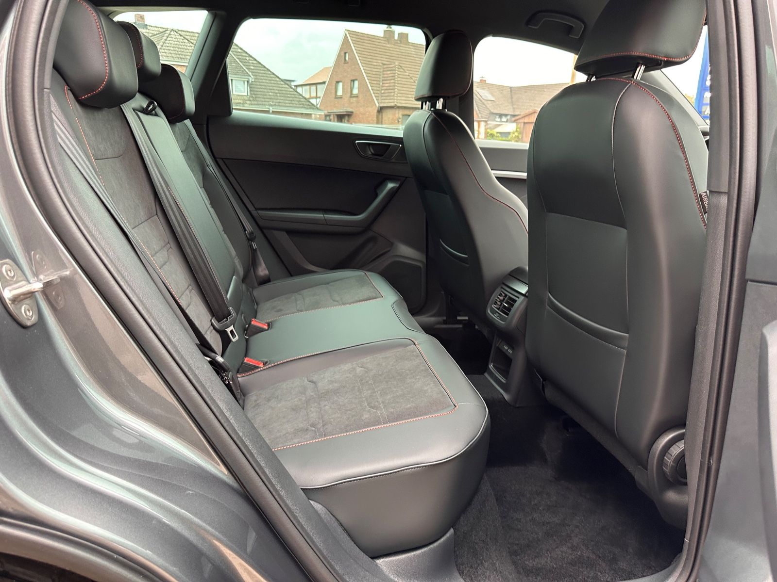 Fahrzeugabbildung SEAT Ateca FR 1.5 TSI DSG AHK/ACC/NAVI/LED/eHeck/SHZ