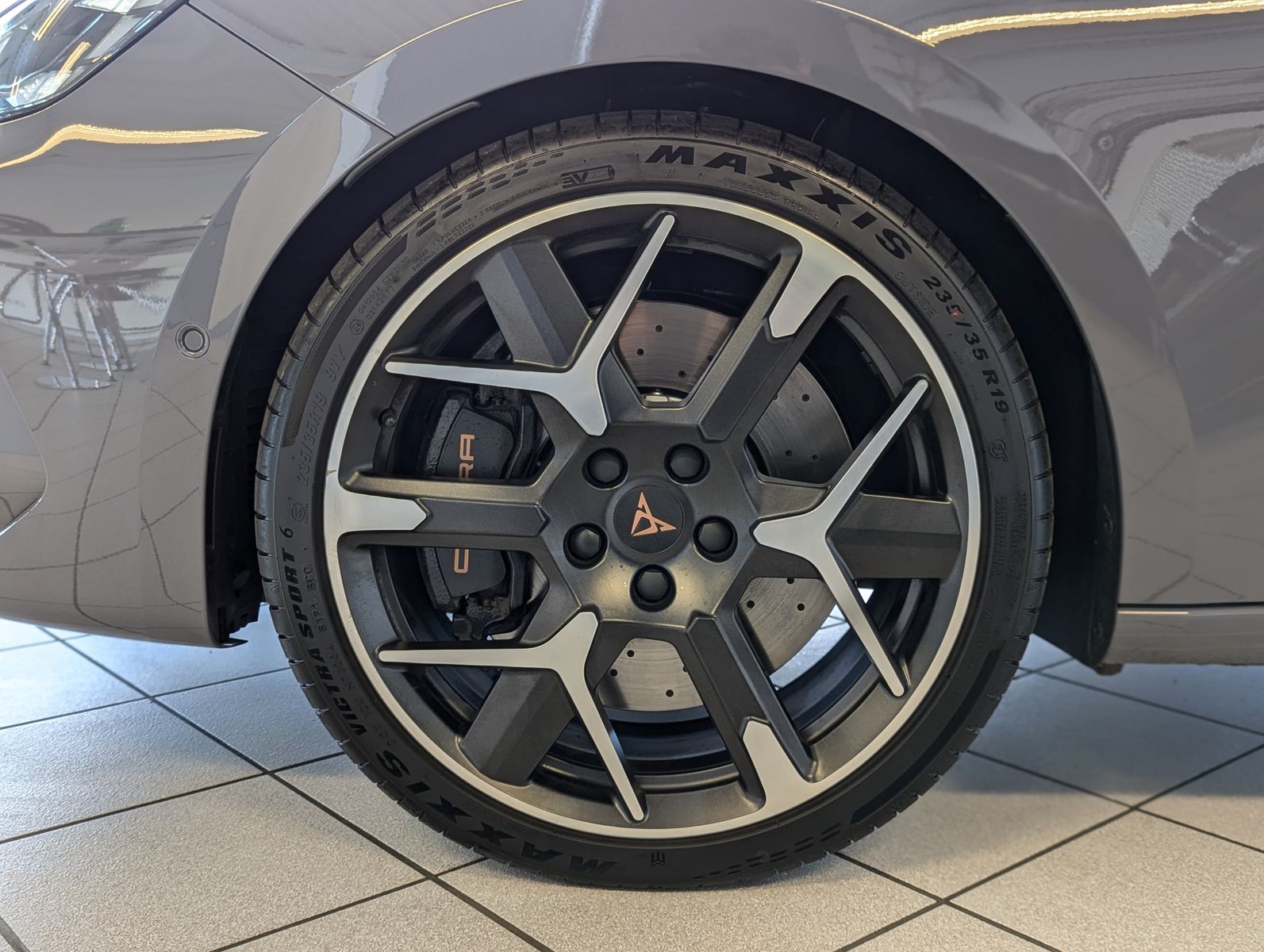 Fahrzeugabbildung CUPRA Leon 2.0 TSI 4D VZ Matrix Pano Sennheiser AHK 19