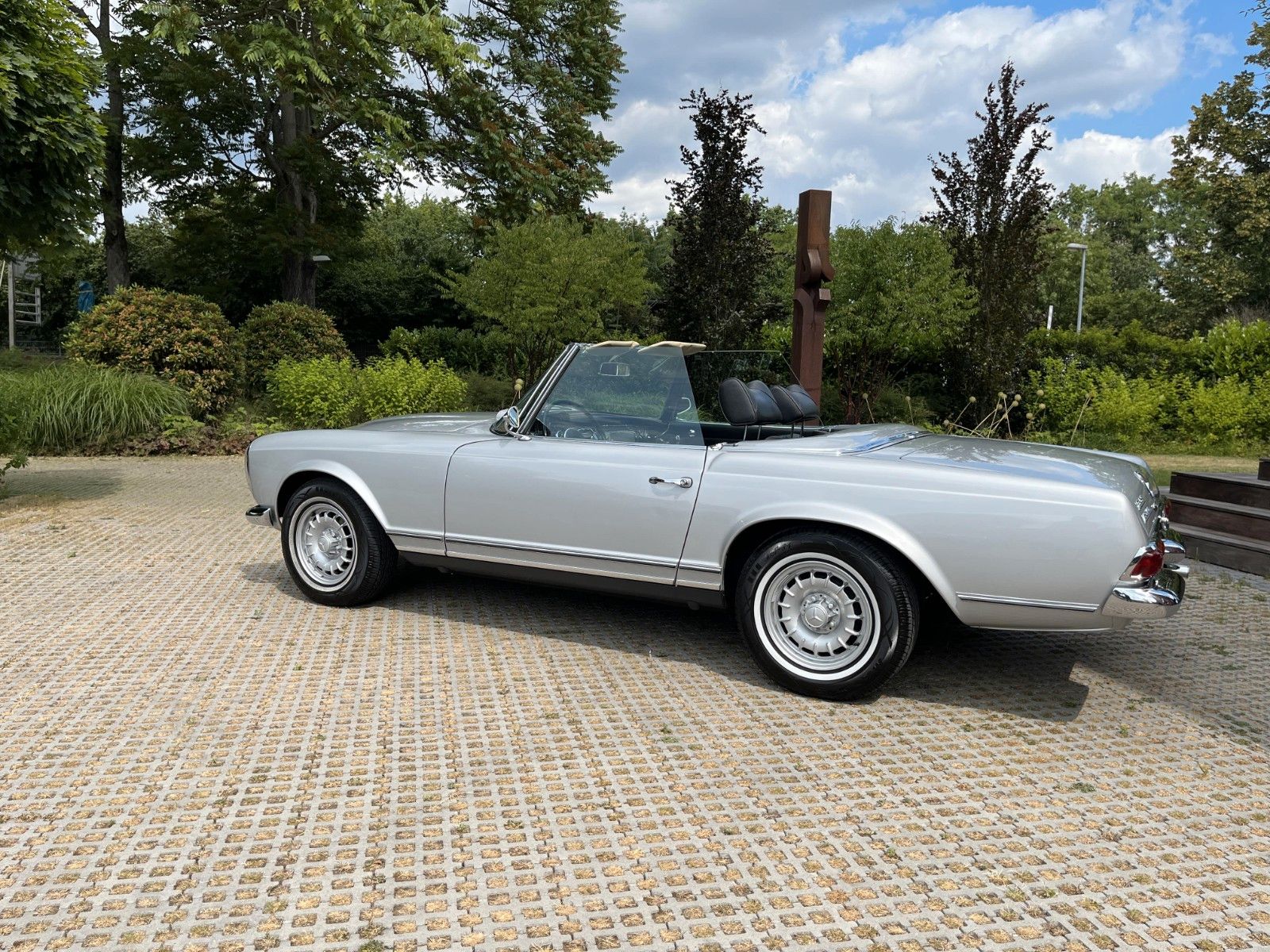 Fahrzeugabbildung Mercedes-Benz 230 SL