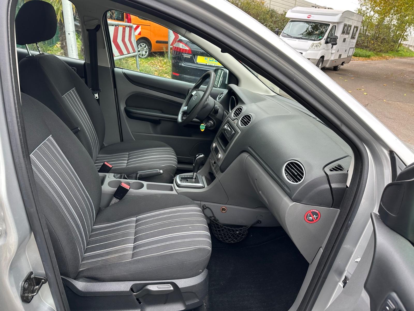 Ford Focus 2010 — photo 7