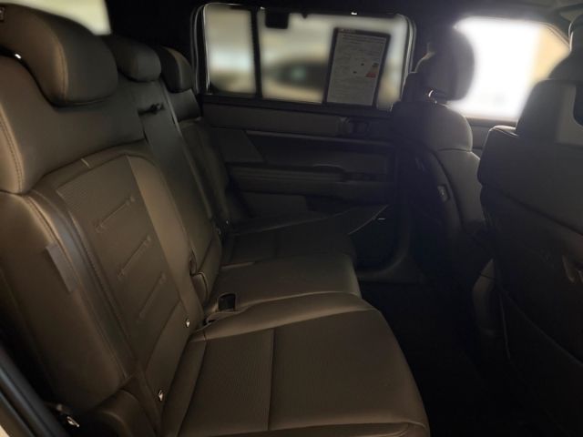 Fahrzeugabbildung Hyundai SANTA FE PHEV (MY25) 1.6 T-GDI 4WD BLACKLINE 5-S