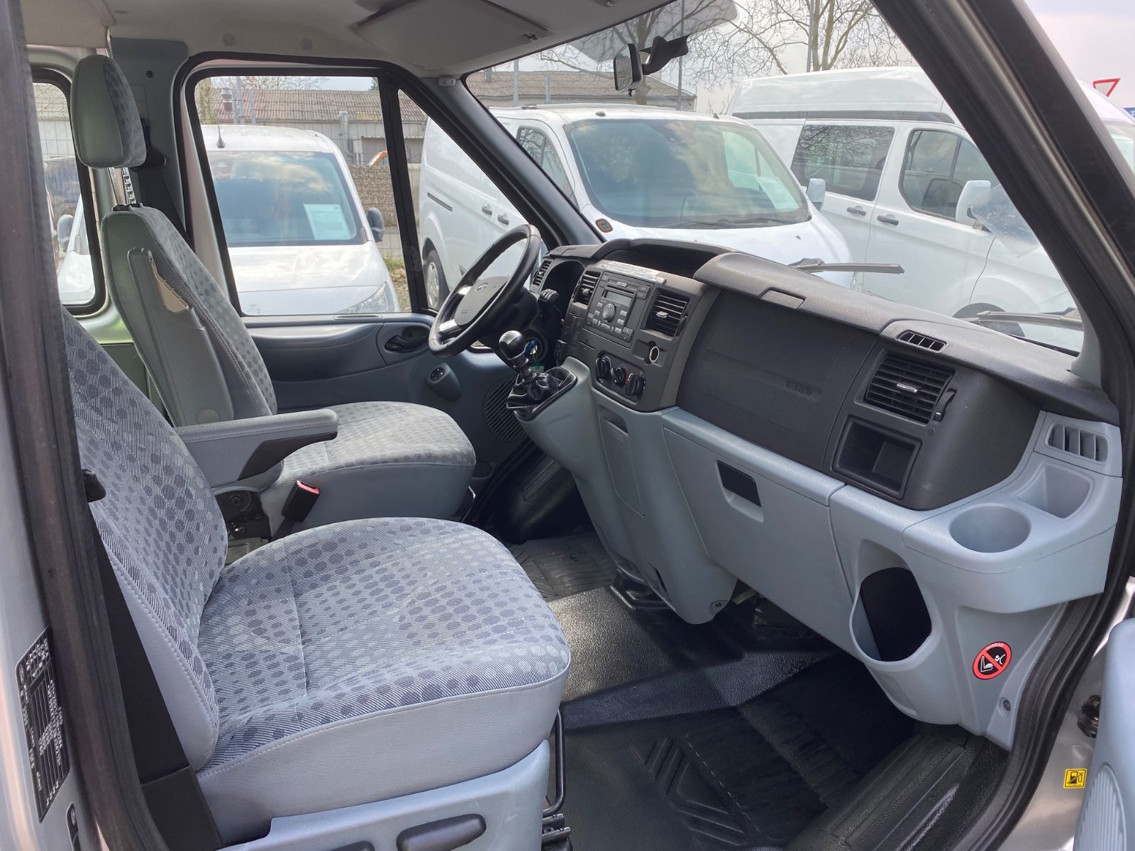 Fahrzeugabbildung Ford Transit Kombi FT 300 M Trend,STH,ROLLSTUHLLIFT