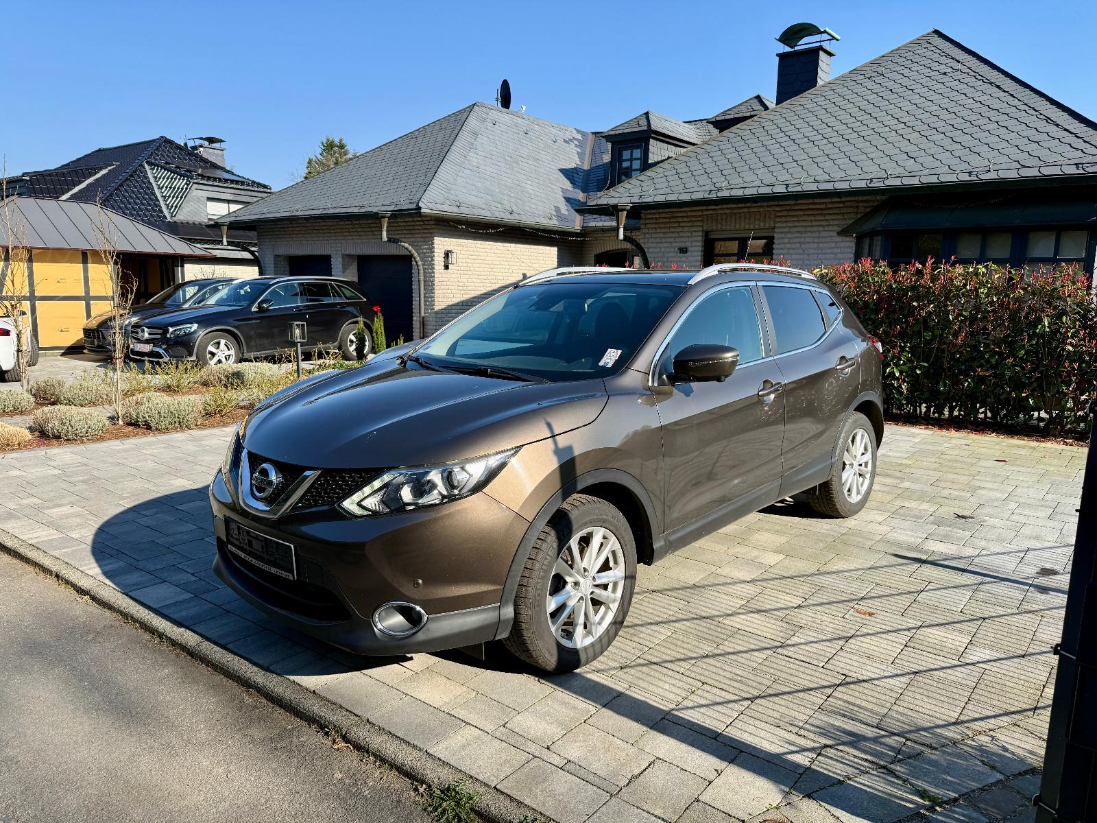 Nissan Qashqai Tekna 4x4 1.Hand Scheckheft Topzustand