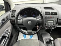 Fahrzeugabbildung Volkswagen Polo IV 1.2 Tour Klimaanlage Sitzheizung PDC