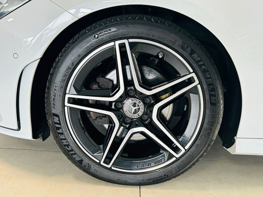 Mercedes-Benz CLA 200 Shooting Brake d AMG Line*PANO*CAM*LED*