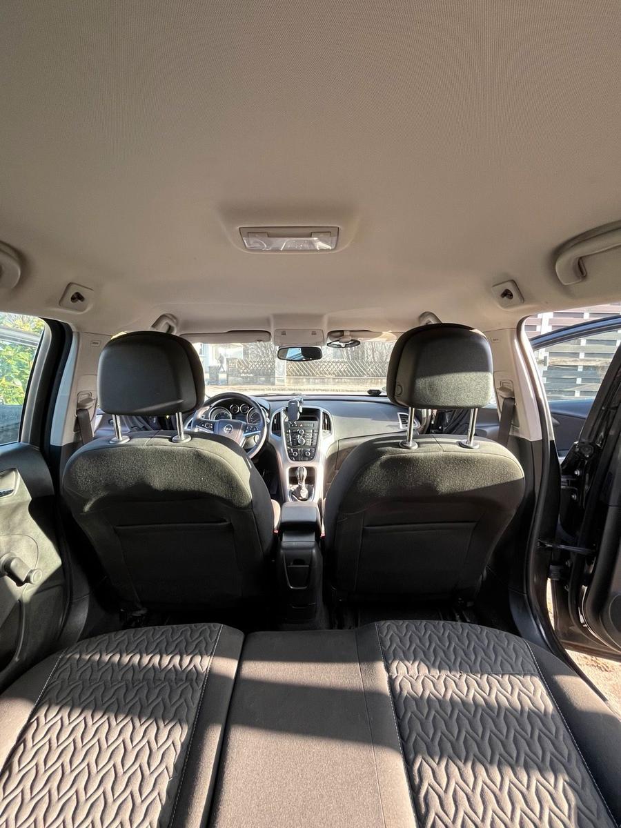 Opel Astra 2013 — photo 12