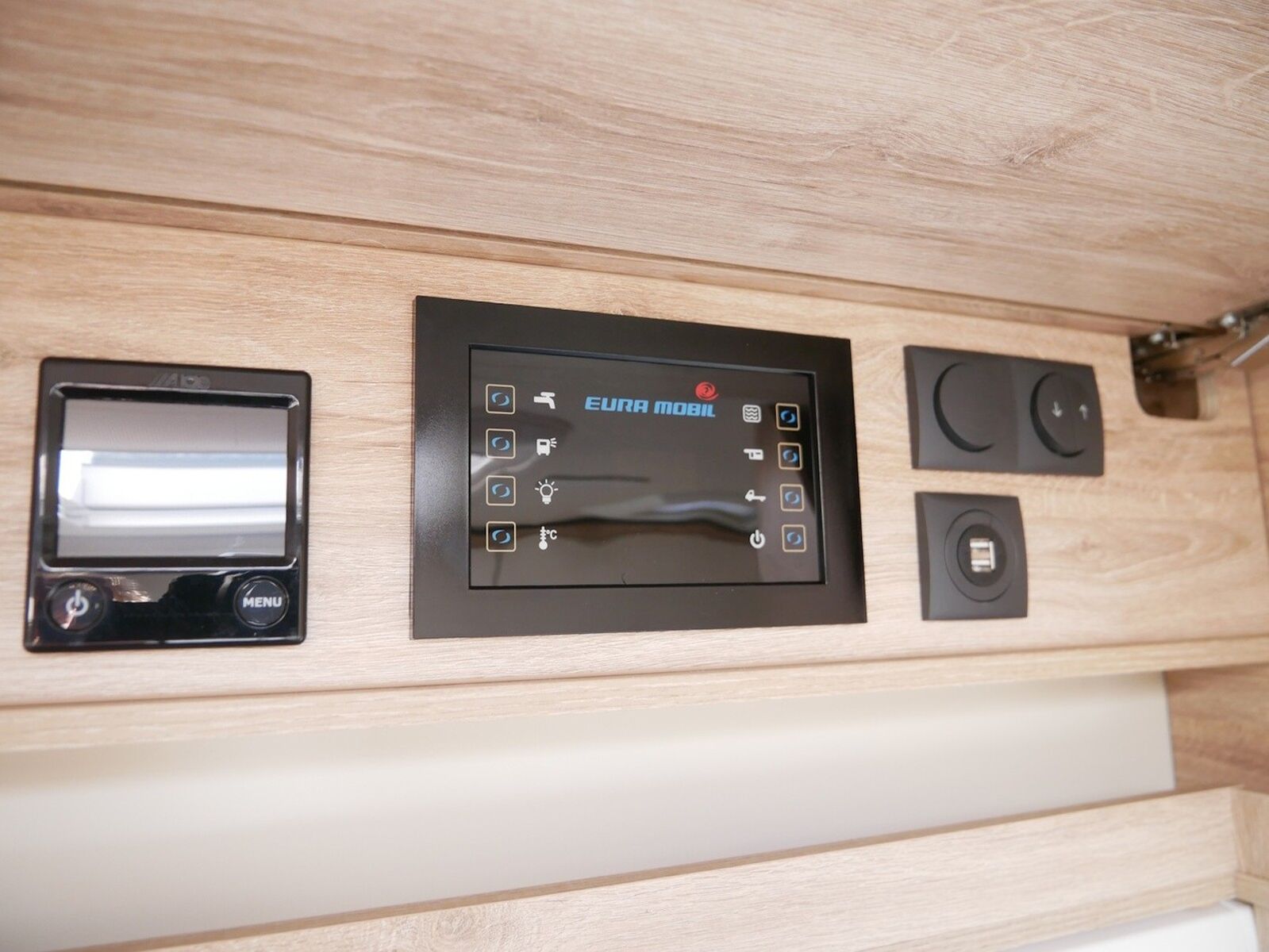 Fahrzeugabbildung Eura Mobil Integra Line IL 720 EB SAT, SOLAR, LUFTFEDERUNG