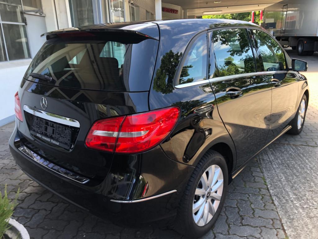 Mercedes-Benz B 180