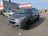 Hyundai ix35 1.7 CRDi FIFA World Cup ED. Silver 2WD,Navi - Hyundai ix35 mit Diesel-Antrieb: Geländewagen, 1.7